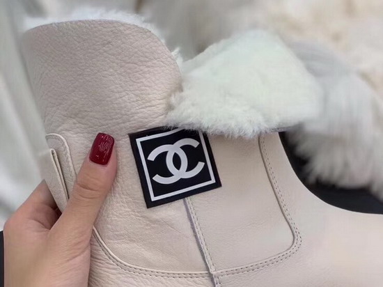 Chanel Snow Boots in Beige Sheepskin