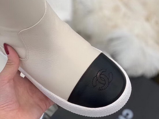 Chanel Snow Boots in Beige Sheepskin