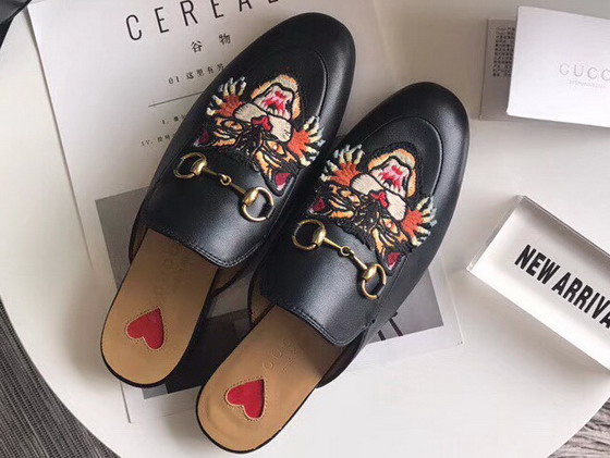 Gucci Princetown Leather Slipper in Black Leather with Embroidered Cat Face